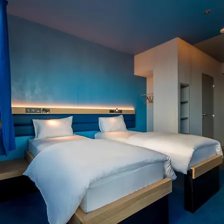 Yooma Urban Tour Eiffel Hotel 3*