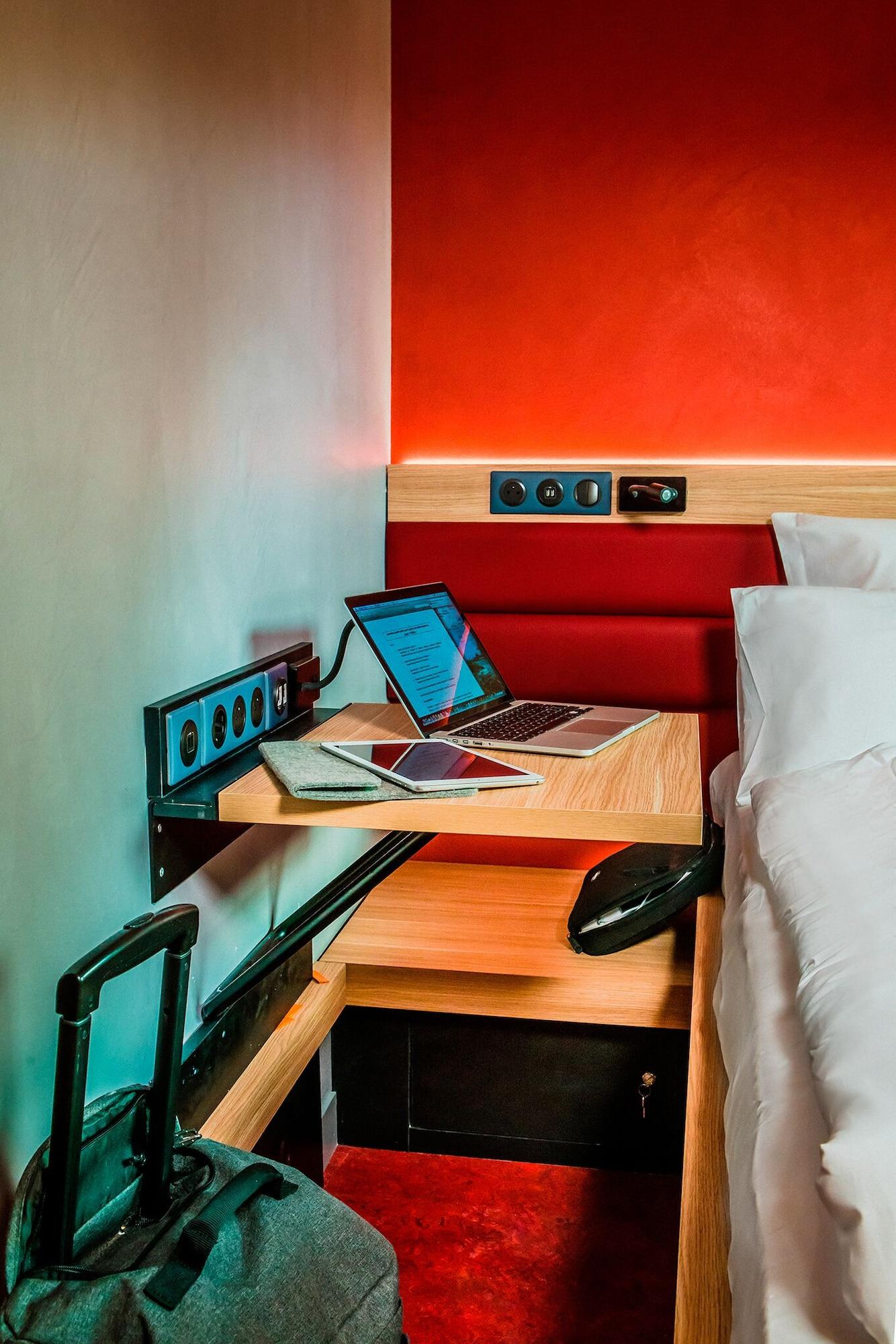 Yooma Urban Tour Eiffel Hotel 3*